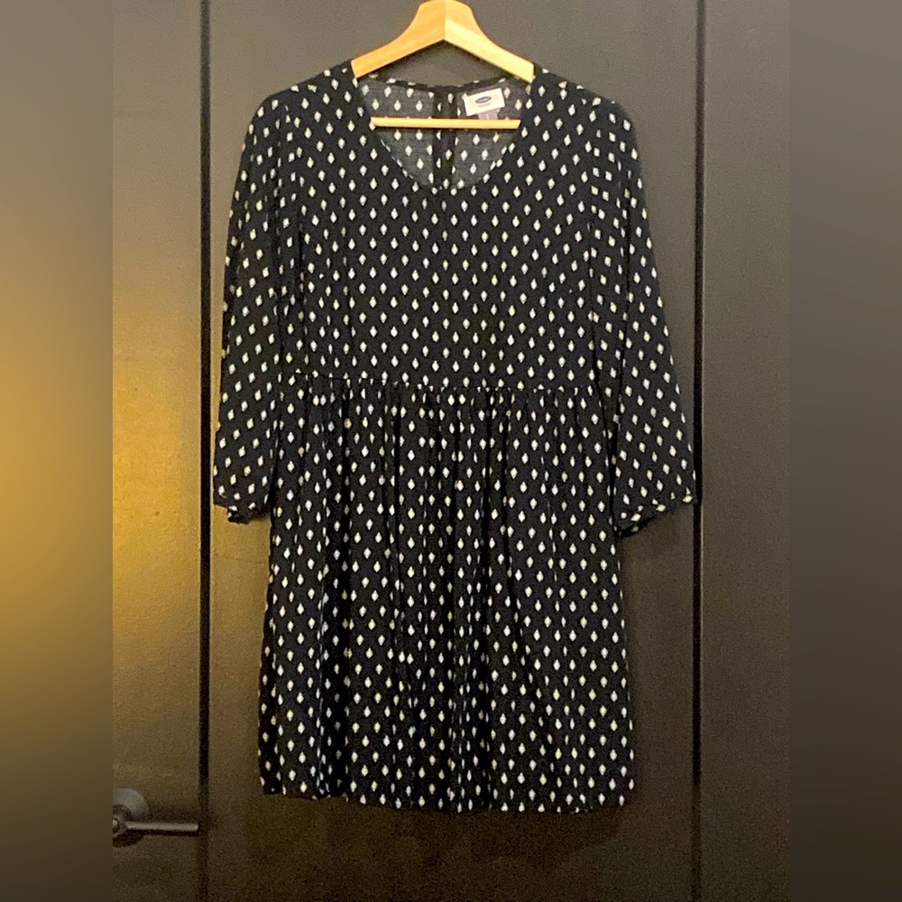 Old Navy sz S black long-sleeve boho dress with cream floral/medallion pattern